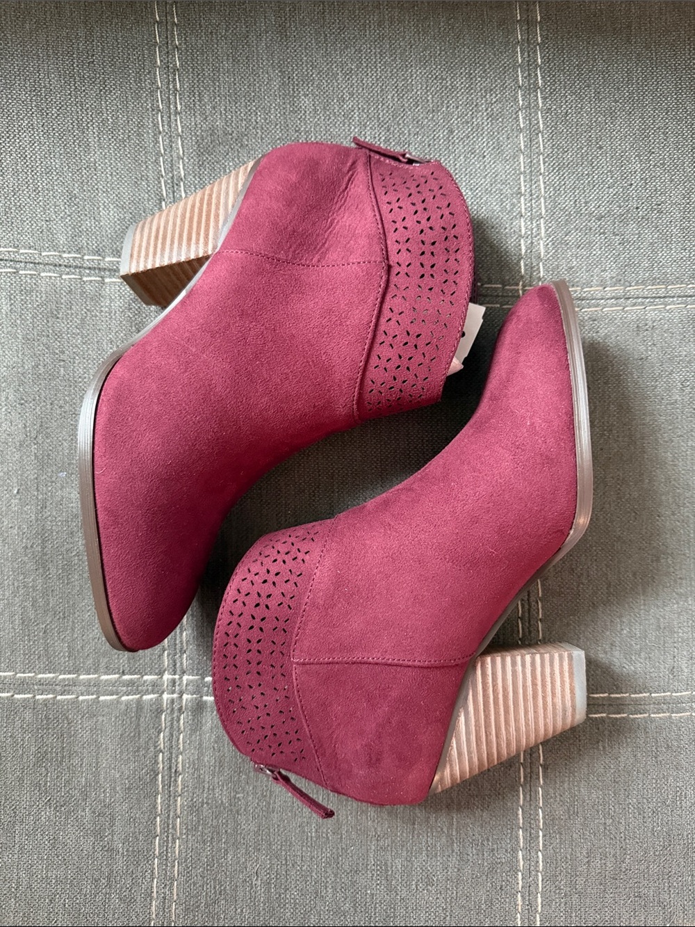 NEW Violet & Red Jackson Lazer Cut Topline Ankle Bootie Burgundy Women's 7 Y2K - Picture 1 of 8